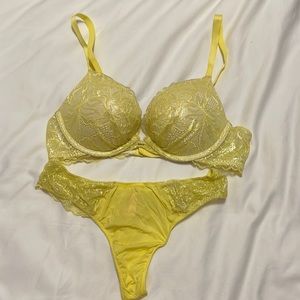 Victoria’s Secret Bra and Thong Set